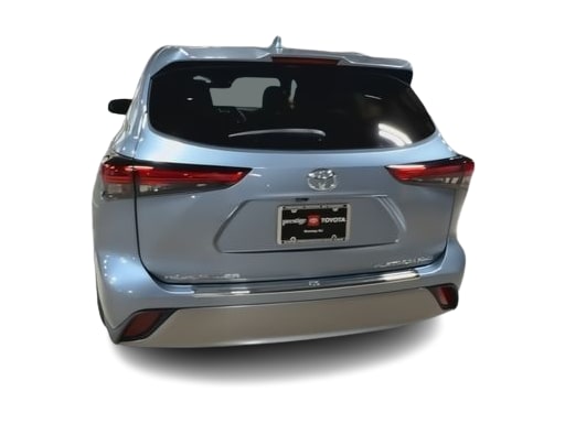 Thumbnail: 2023 Toyota Highlander - 4