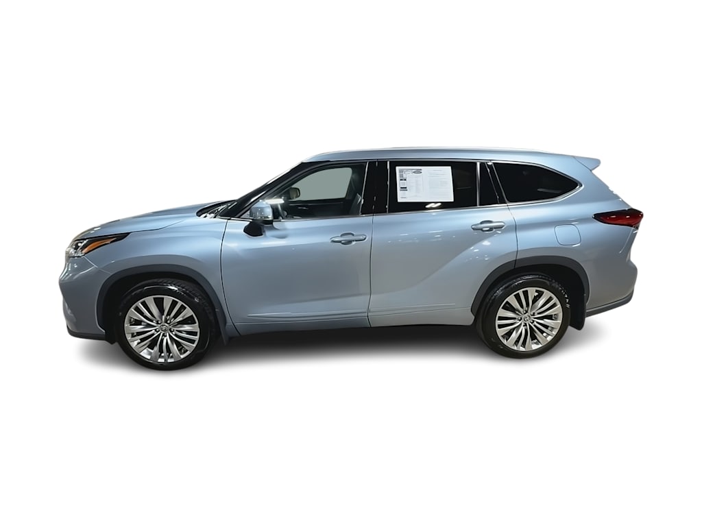 Thumbnail: 2023 Toyota Highlander - 19