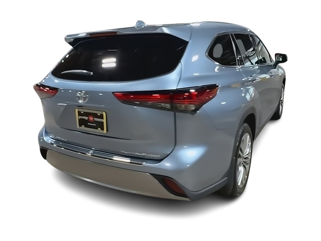 Thumbnail: 2023 Toyota Highlander - 21