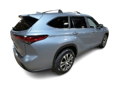 Thumbnail: 2023 Toyota Highlander - 22