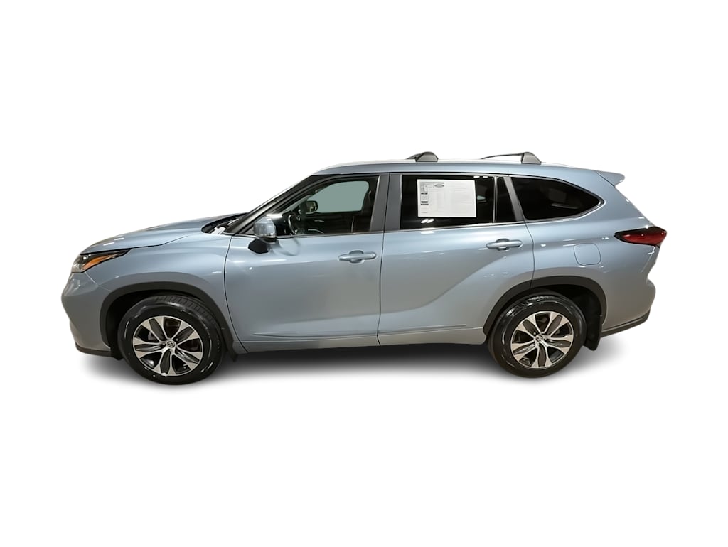 Thumbnail: 2023 Toyota Highlander - 3
