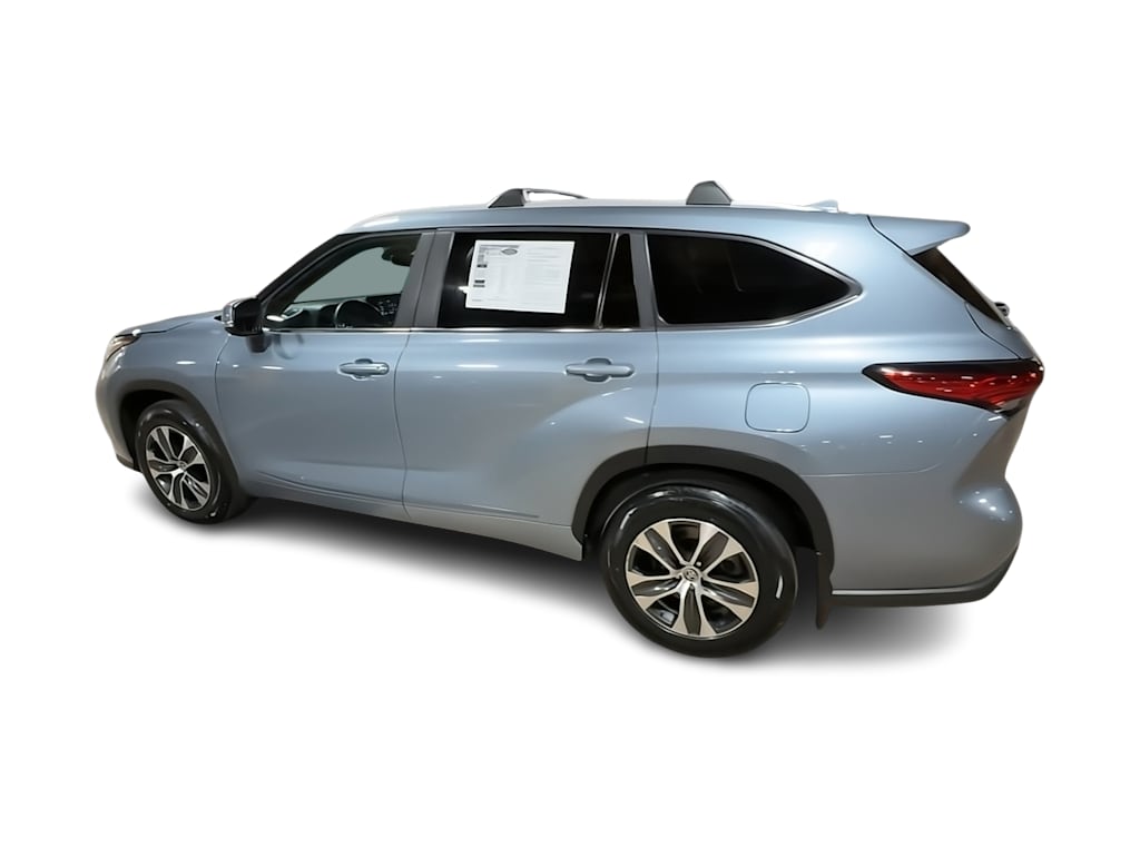 Thumbnail: 2023 Toyota Highlander - 21