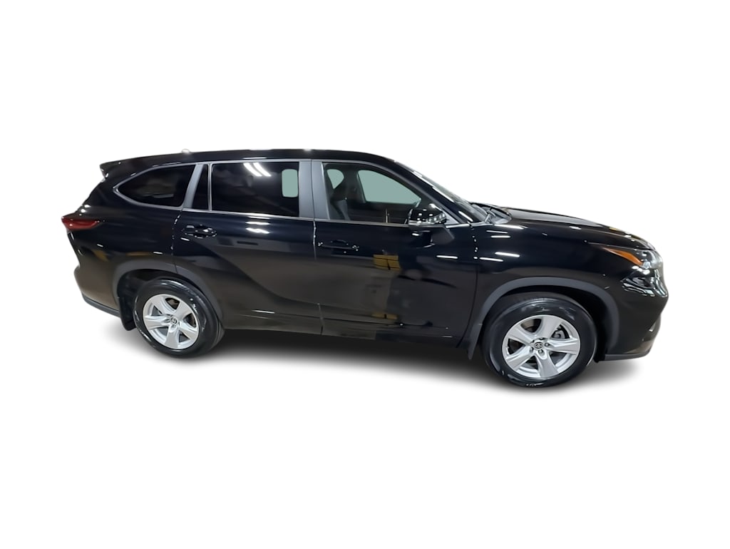 Thumbnail: 2023 Toyota Highlander - 22