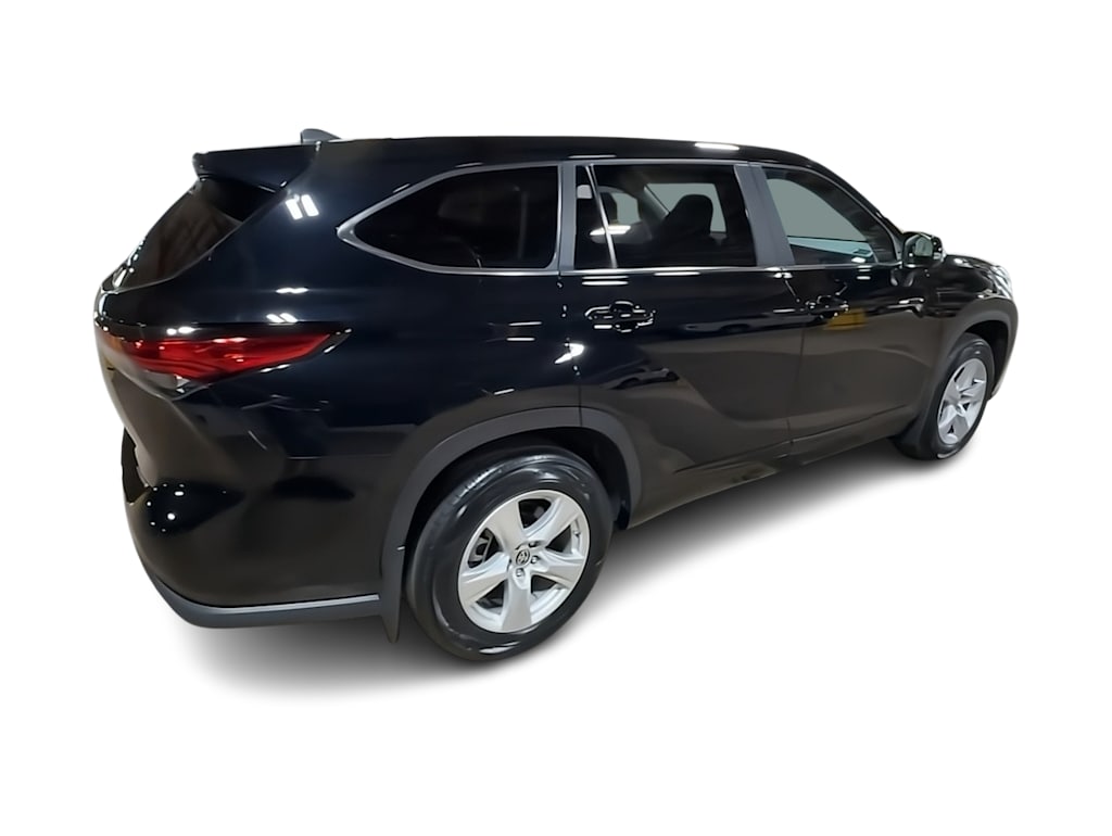 Thumbnail: 2023 Toyota Highlander - 21