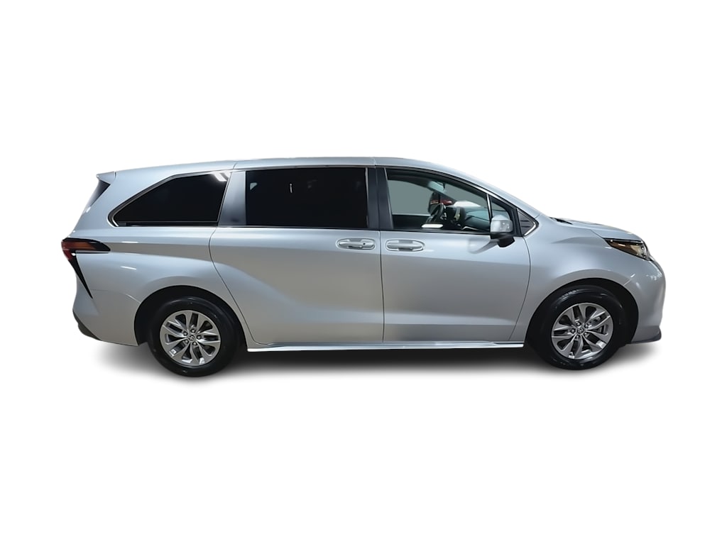 Thumbnail: 2022 Toyota Sienna - 22