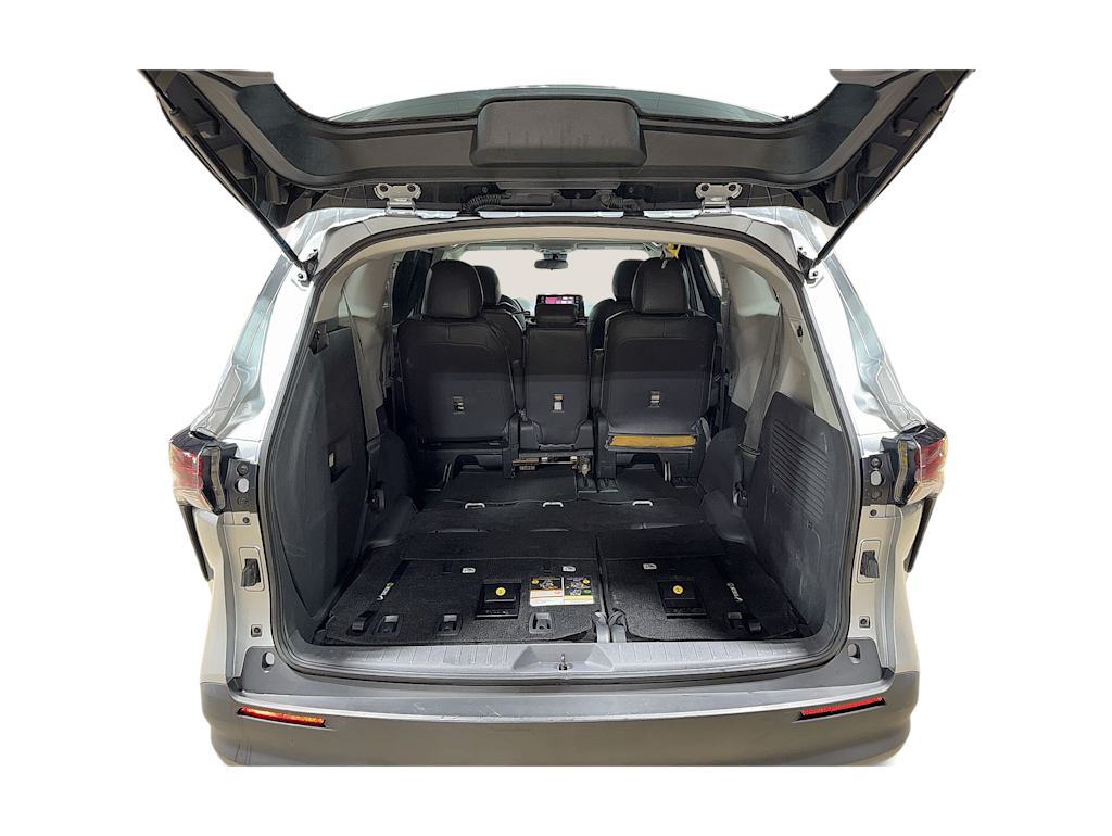 Thumbnail: 2022 Toyota Sienna - 16