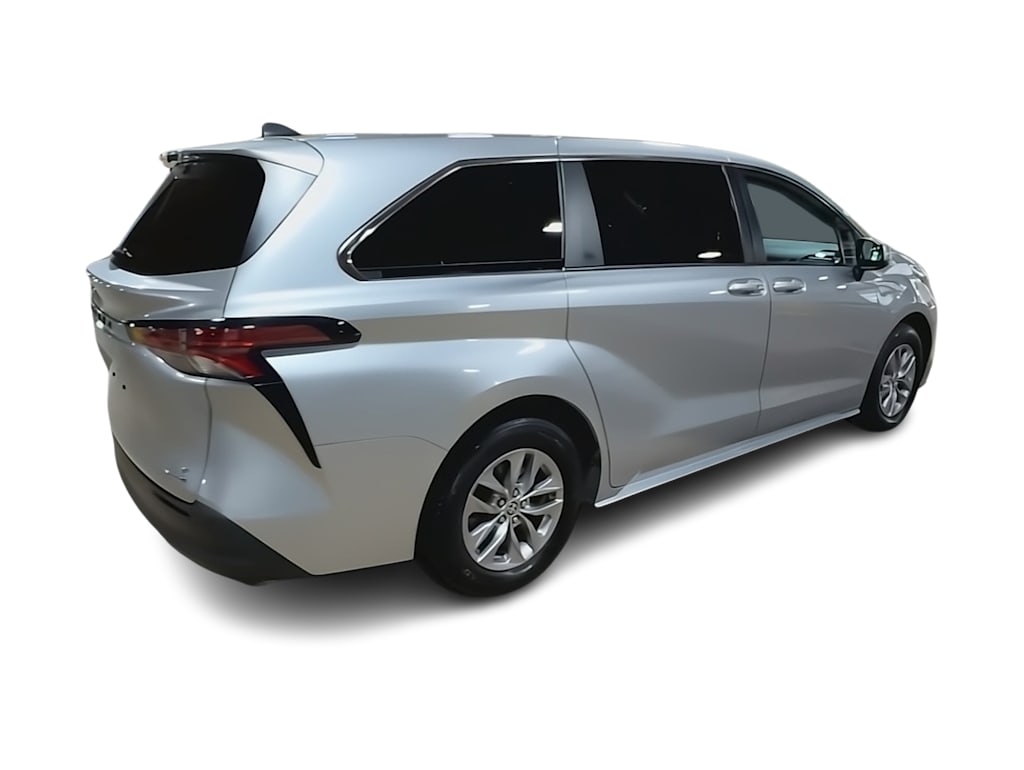 Thumbnail: 2022 Toyota Sienna - 21