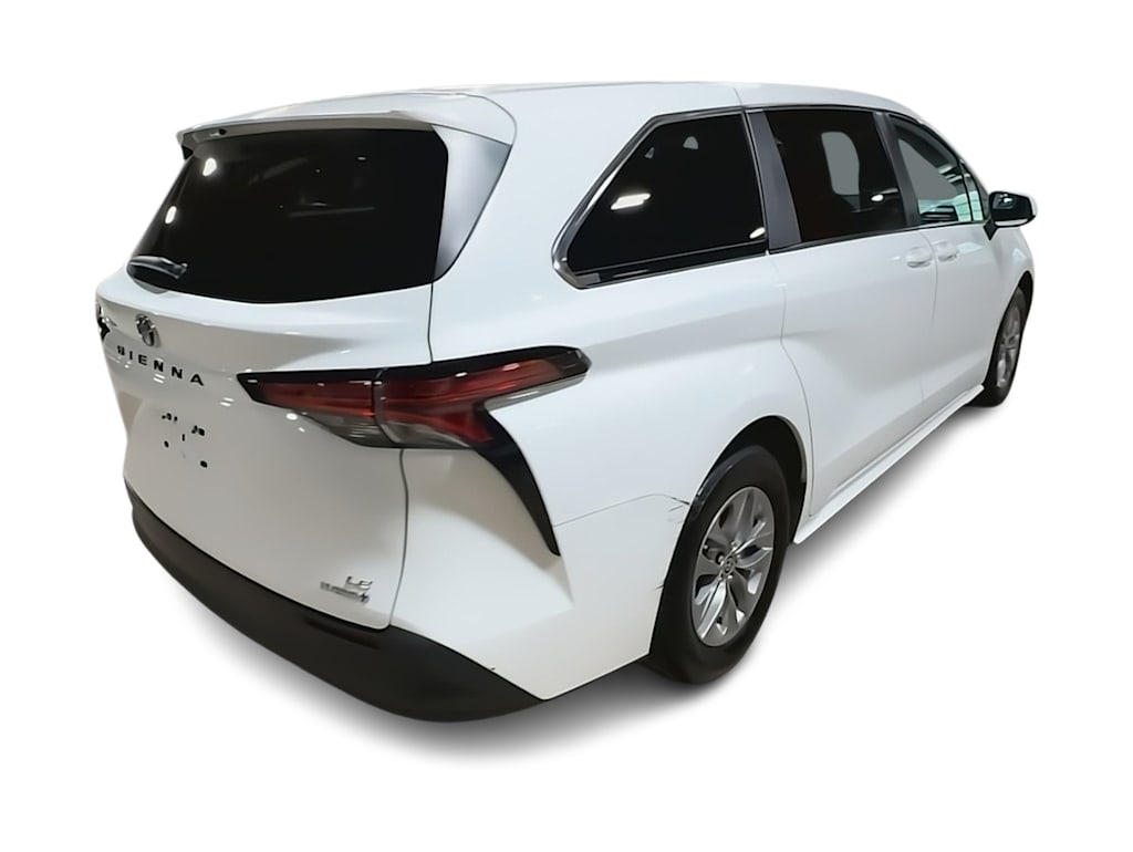 Thumbnail: 2022 Toyota Sienna - 20