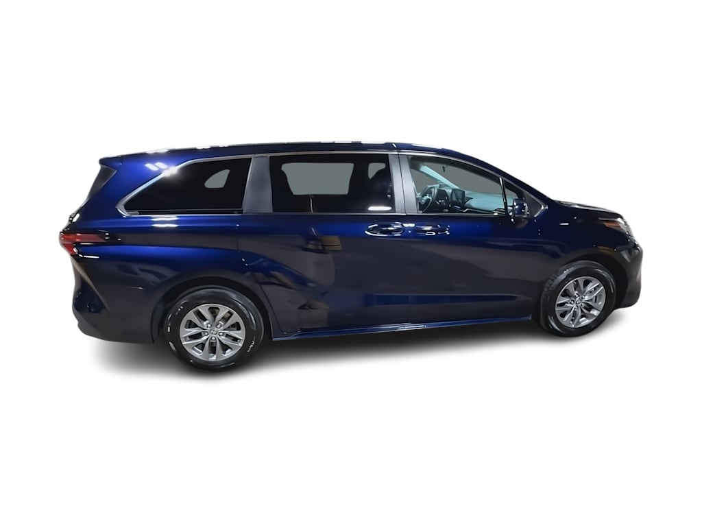 Thumbnail: 2022 Toyota Sienna - 21
