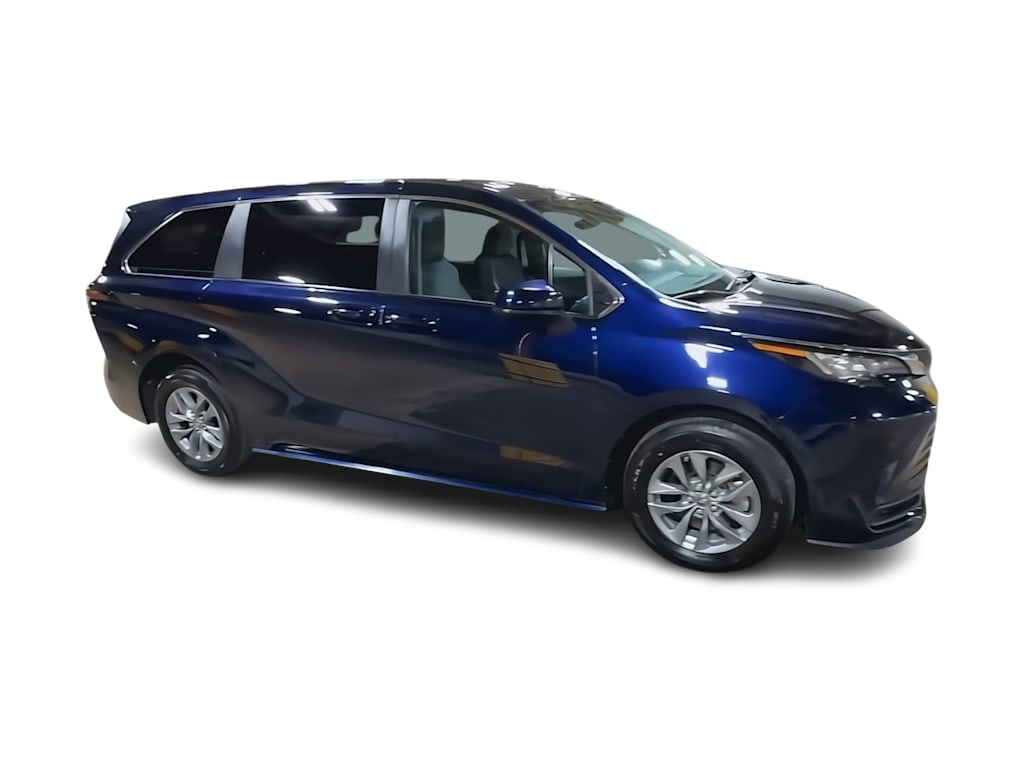 Thumbnail: 2022 Toyota Sienna - 17