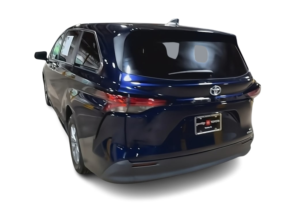 Thumbnail: 2022 Toyota Sienna - 4