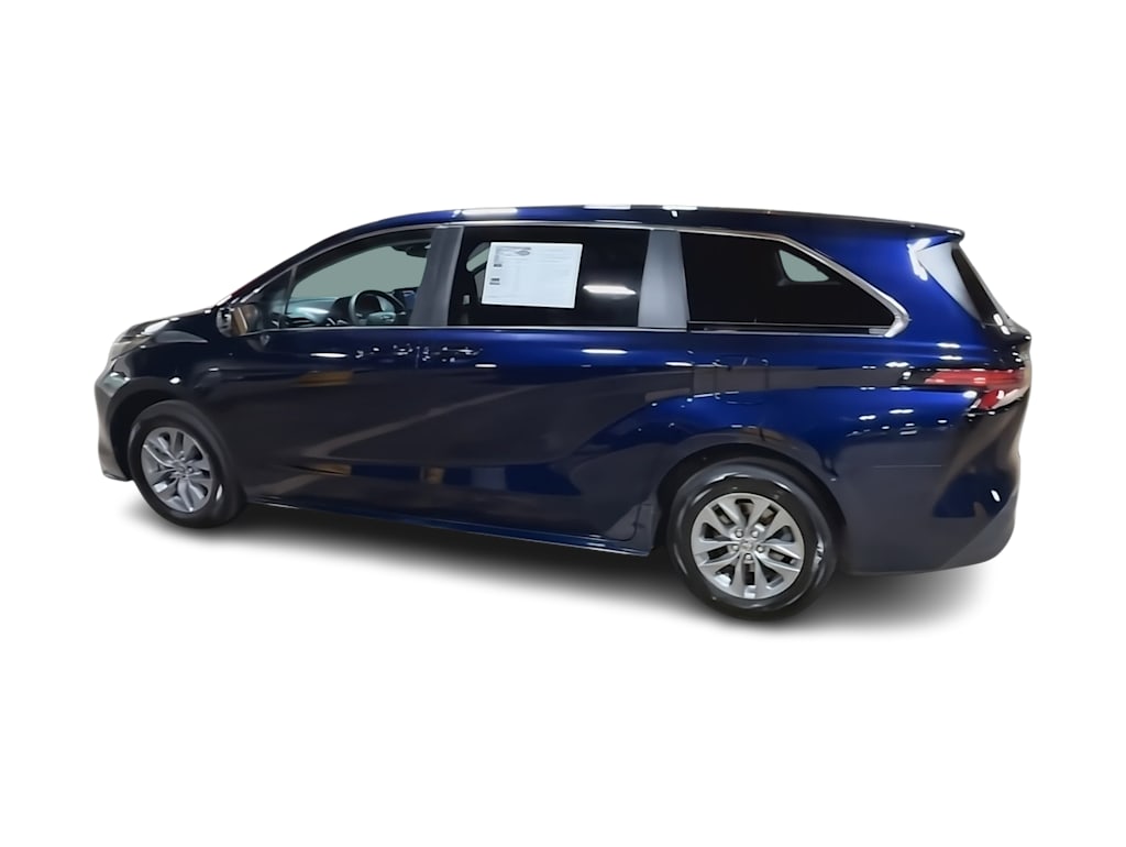 Thumbnail: 2022 Toyota Sienna - 19