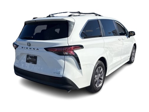 2021 Toyota Sienna LE 16