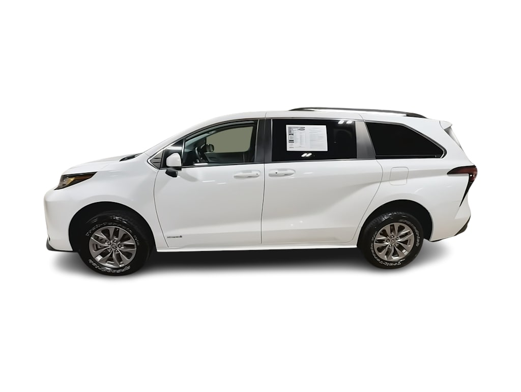 Thumbnail: 2021 Toyota Sienna - 3