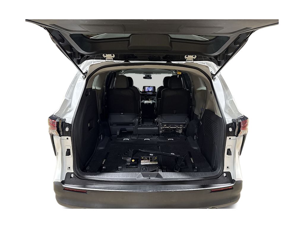 Thumbnail: 2021 Toyota Sienna - 17