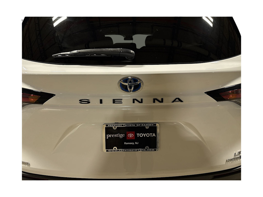 Thumbnail: 2021 Toyota Sienna - 5