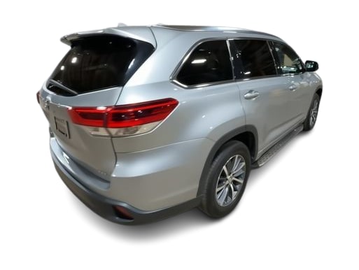 Thumbnail: 2017 Toyota Highlander - 21
