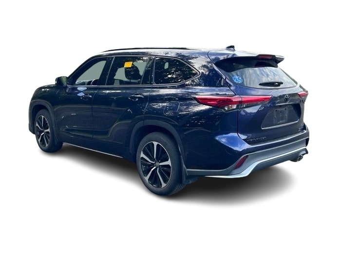 Thumbnail: 2022 Toyota Highlander - 2