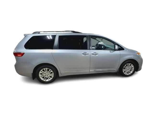 Thumbnail: 2015 Toyota Sienna - 21