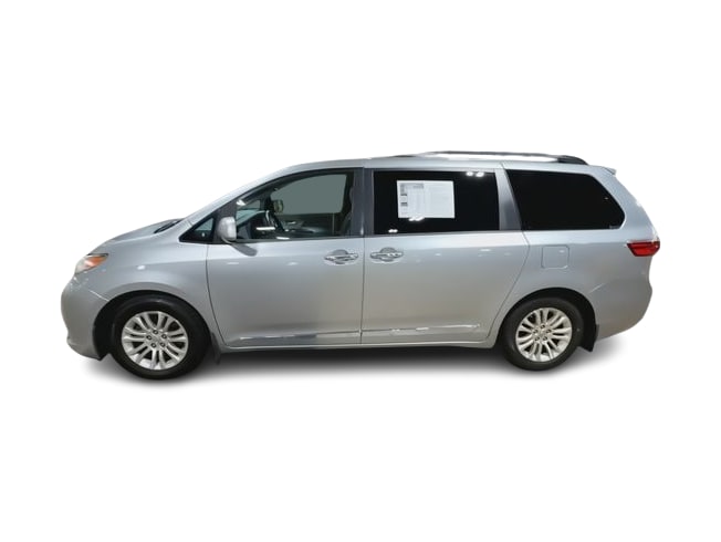 Thumbnail: 2015 Toyota Sienna - 3