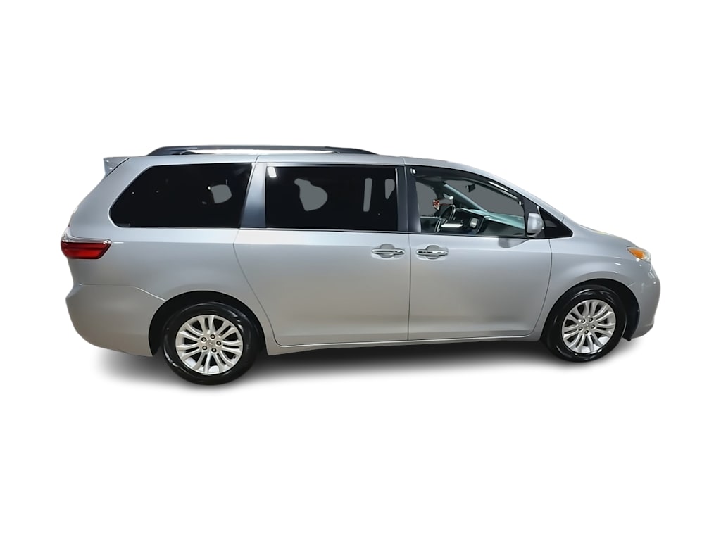 Thumbnail: 2015 Toyota Sienna - 22