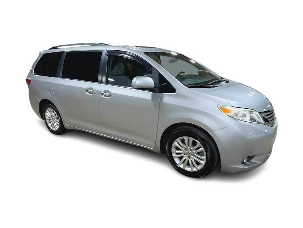 Thumbnail: 2015 Toyota Sienna - 18