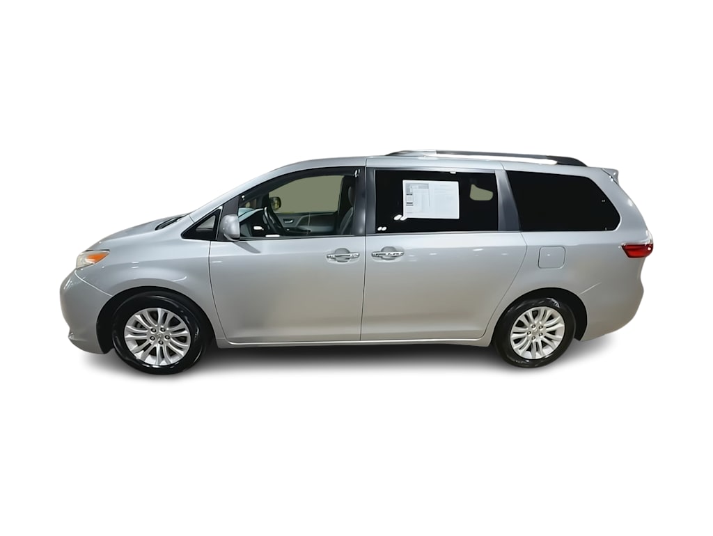 Thumbnail: 2015 Toyota Sienna - 3