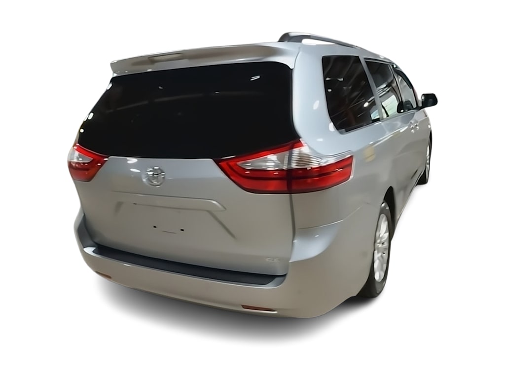 Thumbnail: 2015 Toyota Sienna - 21