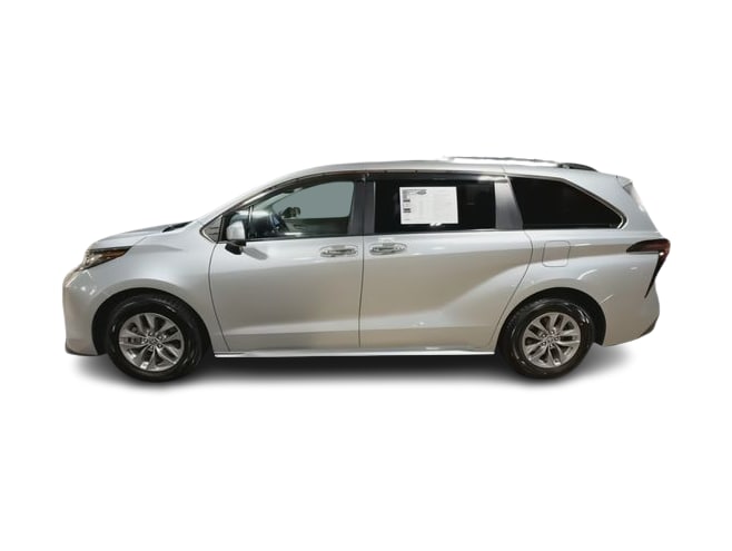 Thumbnail: 2023 Toyota Sienna - 3