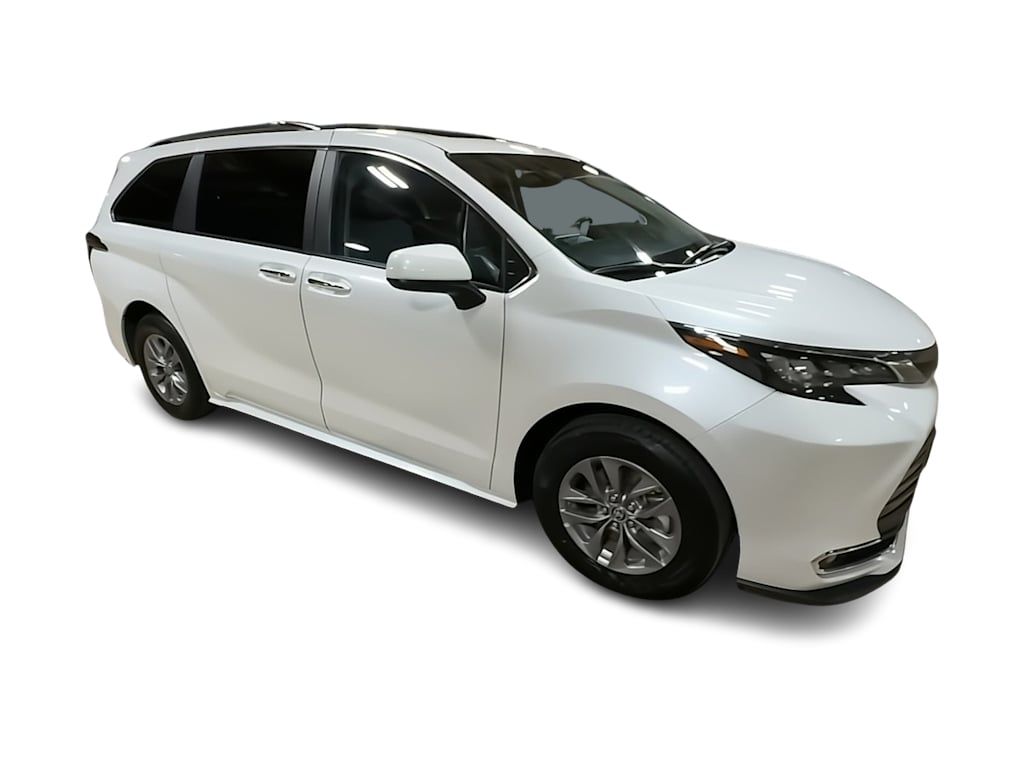 Thumbnail: 2024 Toyota Sienna - 17