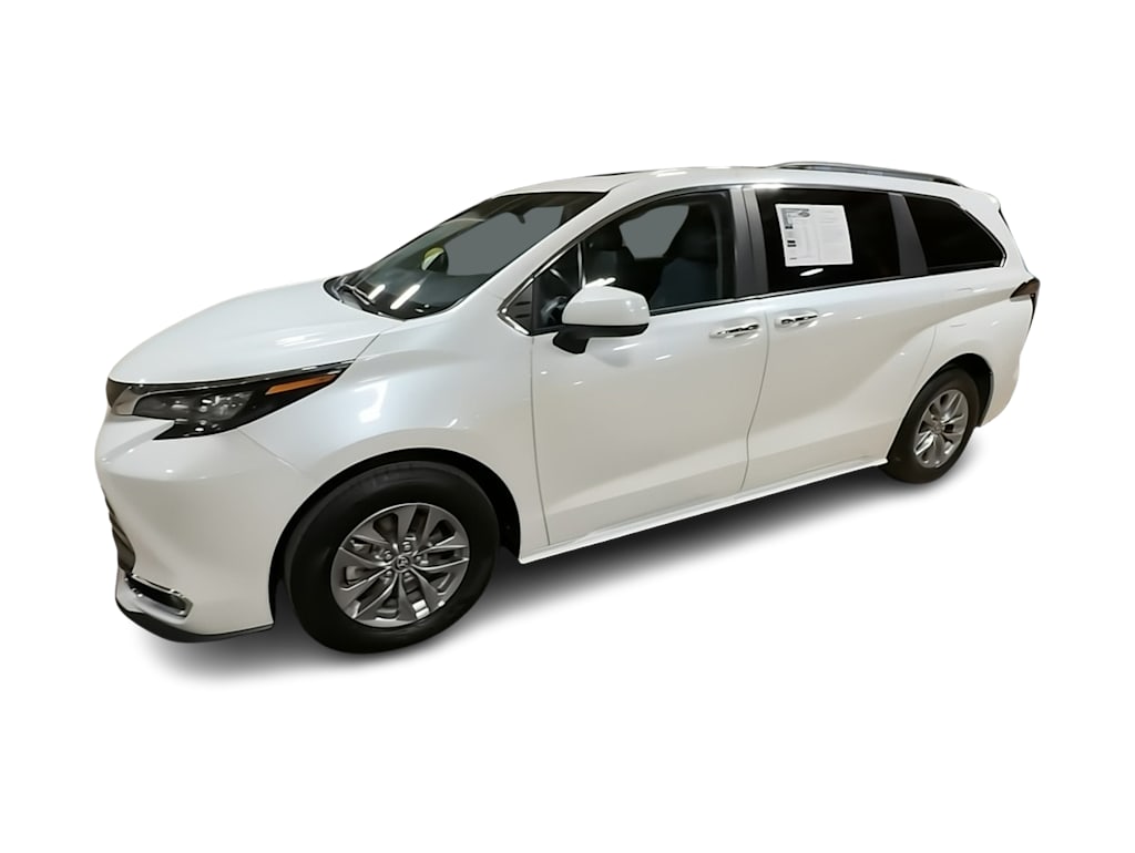 Thumbnail: 2024 Toyota Sienna - 3