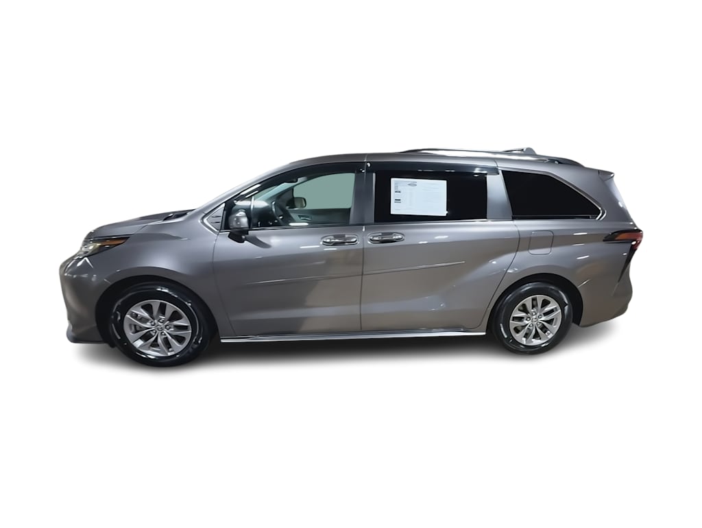 Thumbnail: 2022 Toyota Sienna - 21