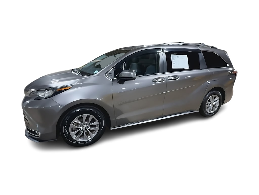 Thumbnail: 2022 Toyota Sienna - 3
