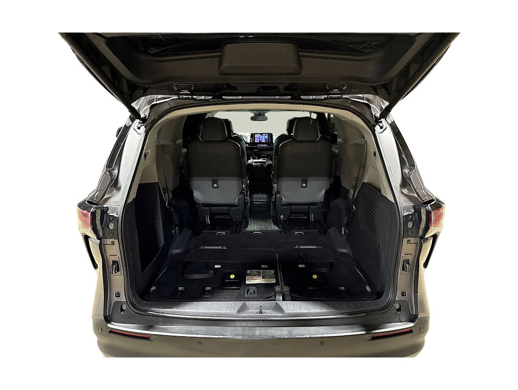 Thumbnail: 2022 Toyota Sienna - 16