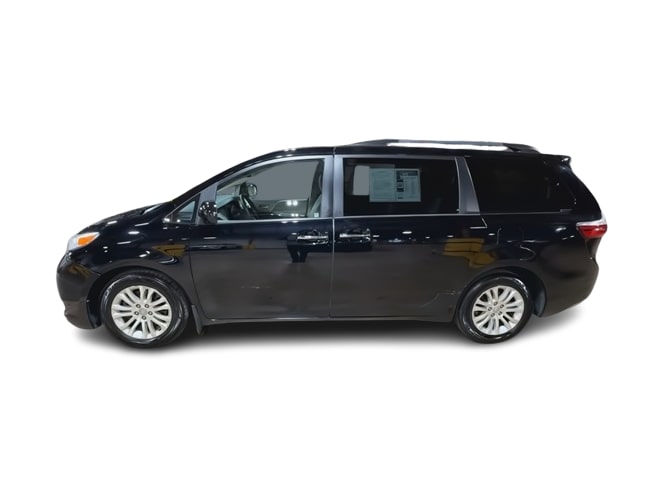 2017 Toyota Sienna XLE 3