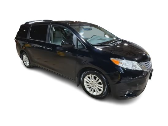 2017 Toyota Sienna XLE 16