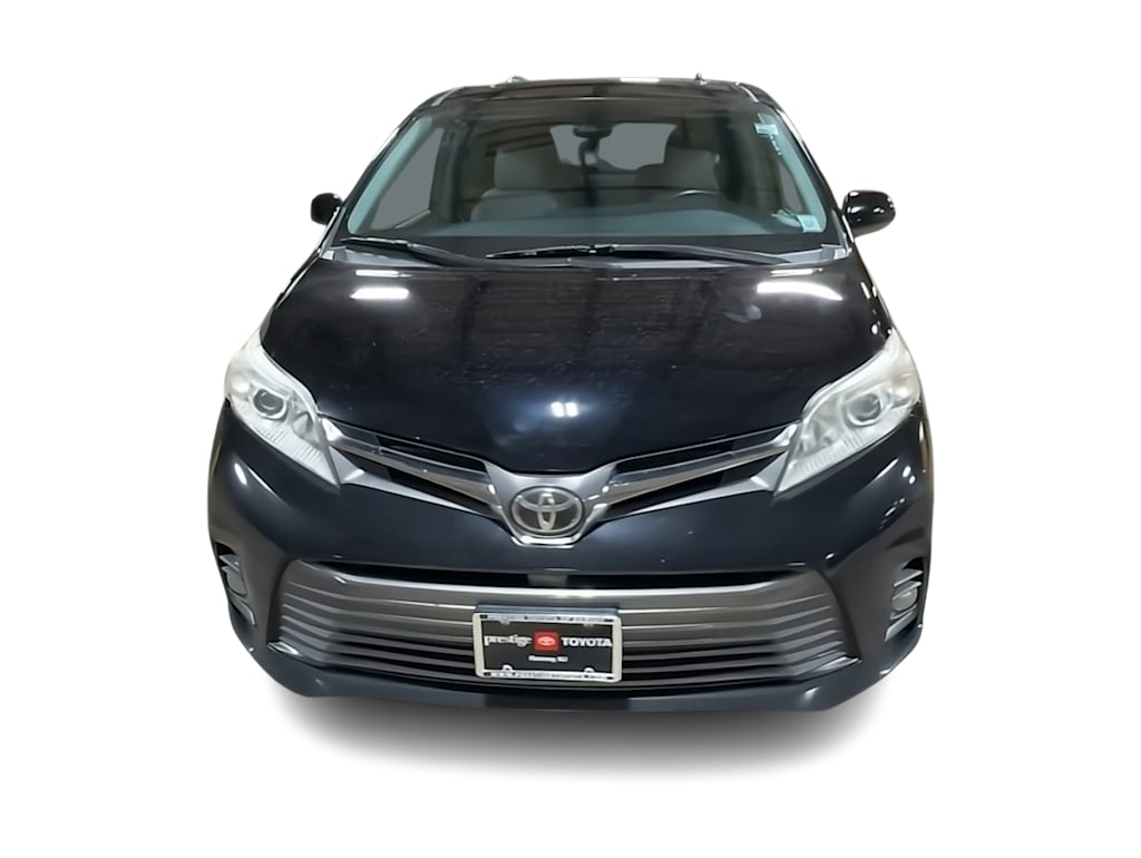 Thumbnail: 2018 Toyota Sienna - 18