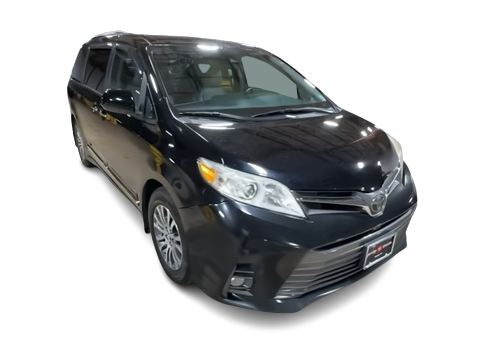 Thumbnail: 2018 Toyota Sienna - 17