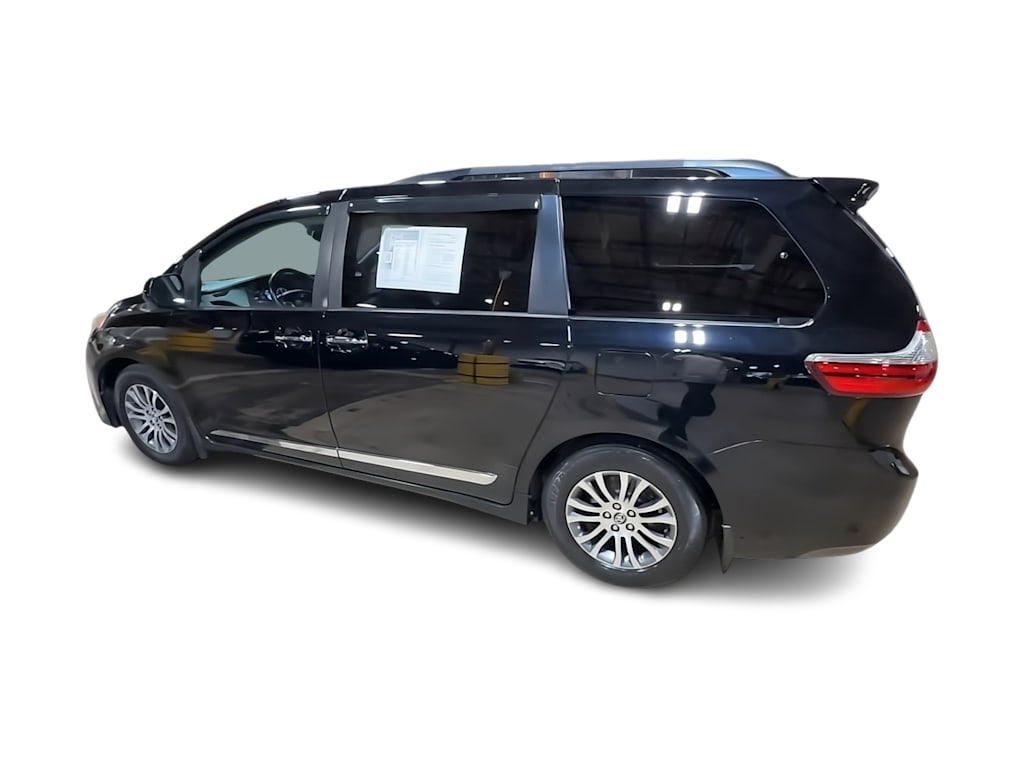 Thumbnail: 2018 Toyota Sienna - 19