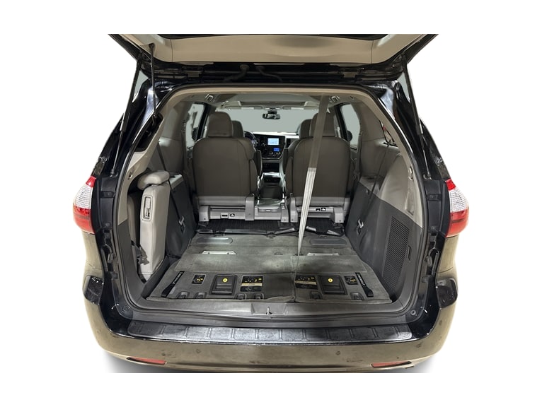 Thumbnail: 2018 Toyota Sienna - 14