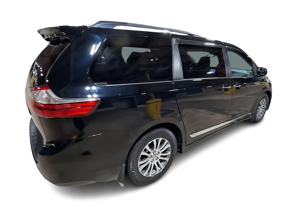 Thumbnail: 2018 Toyota Sienna - 20