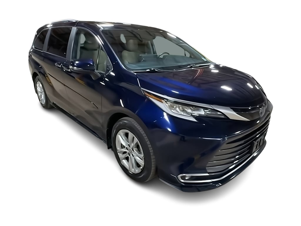 Thumbnail: 2023 Toyota Sienna - 17