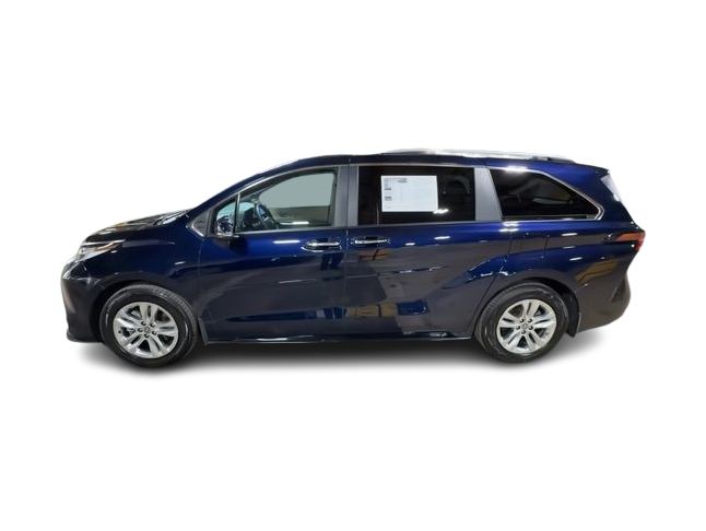 Thumbnail: 2023 Toyota Sienna - 3