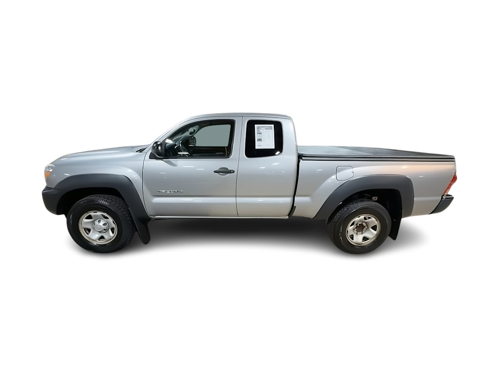 Thumbnail: 2015 Toyota Tacoma - 3