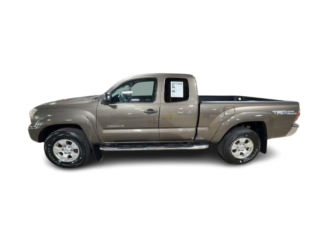 Thumbnail: 2015 Toyota Tacoma - 18