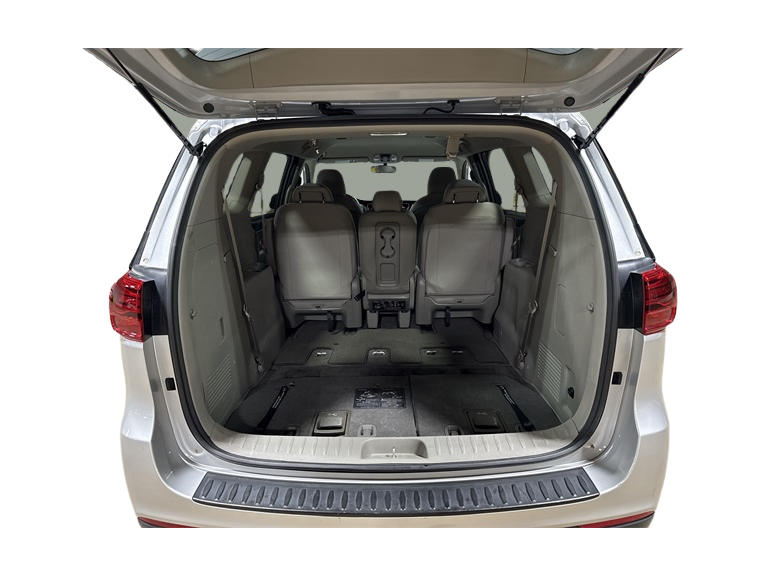 2020 Kia Sedona LX 16