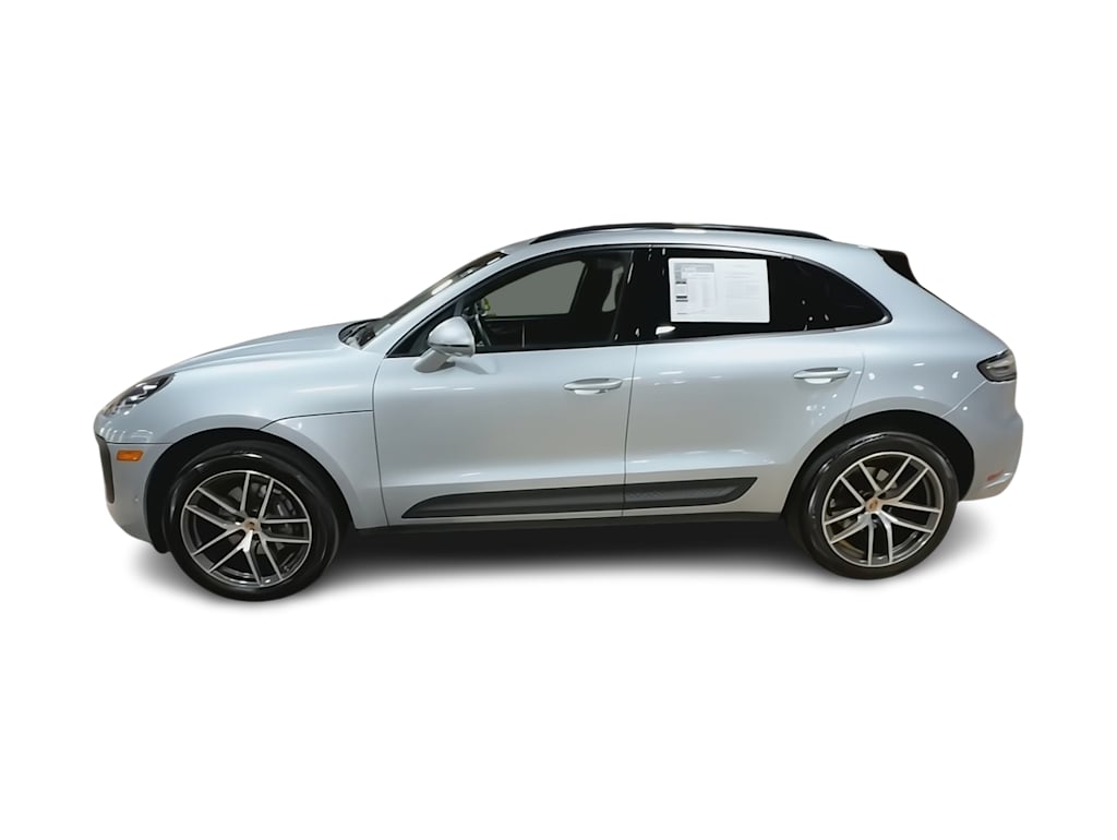 Thumbnail: 2023 Porsche Macan - 3