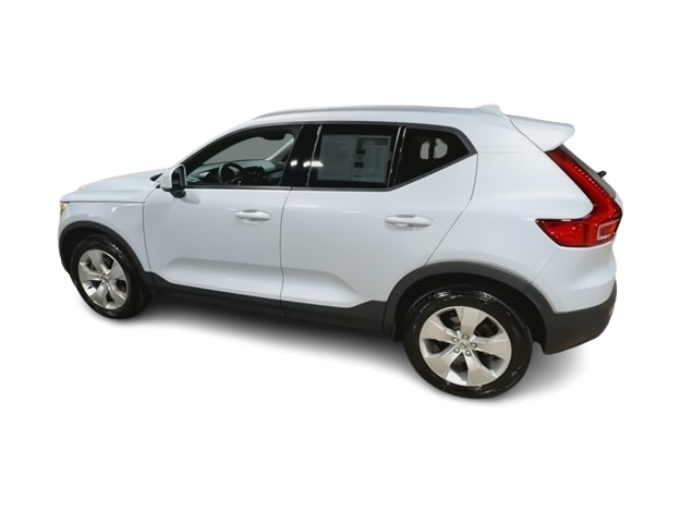 Thumbnail: 2022 Volvo XC40 - 19