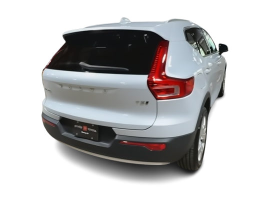 Thumbnail: 2022 Volvo XC40 - 21