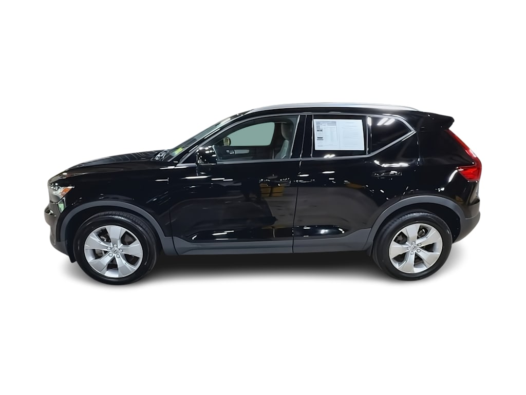Thumbnail: 2019 Volvo XC40 - 3